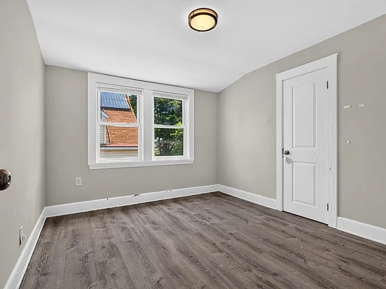 65-67 Lawn Ave #2 — Photo 15