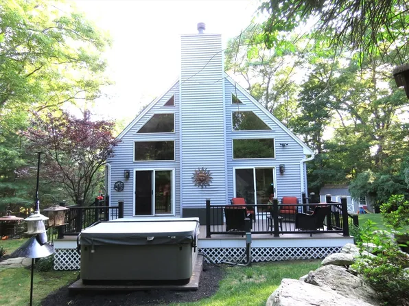 14 Circle Dr, Dudley, MA 01571