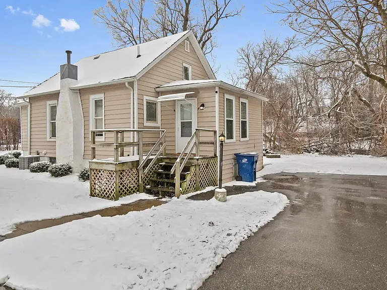 418 N Jackson St — Photo 16