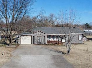 1112 W McArtor Rd, Dodge City, KS 67801