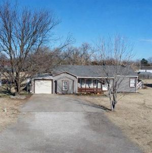 1112 W McArtor Rd, Dodge City, KS, 67801