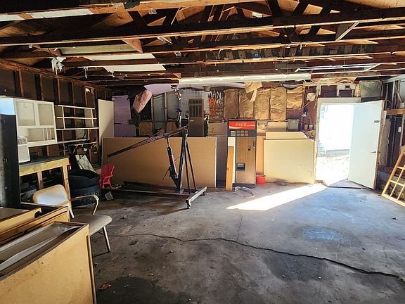 4th image of 1908 Kosciuszko Ave