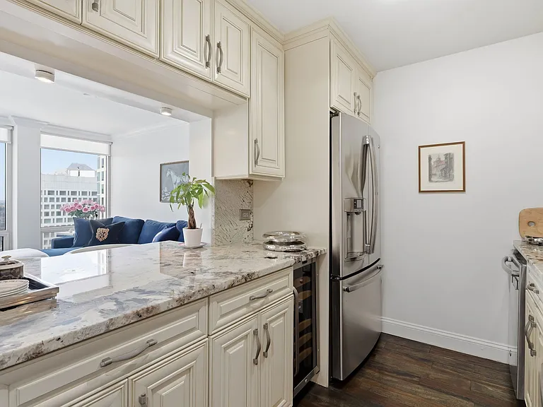 111 E Chestnut St #34B — Photo 10
