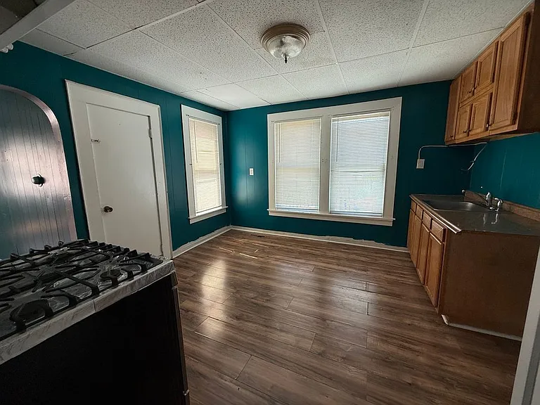 1287 N Main St — Photo 1