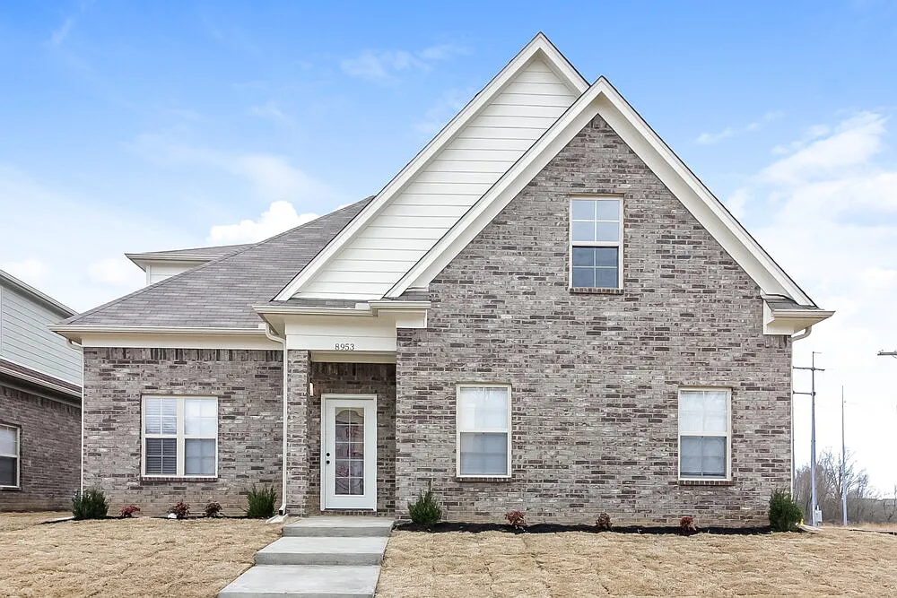 4 bed, 2.0 bath, 1799 sqft, $3,150 — Photo 1
