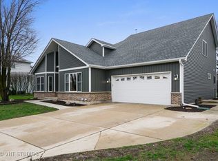 409 Cambridge Ave, Elburn, IL 60119