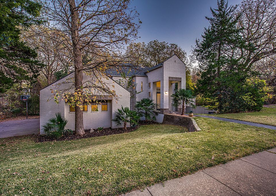 1st image of 924 Trail Wood Ct
