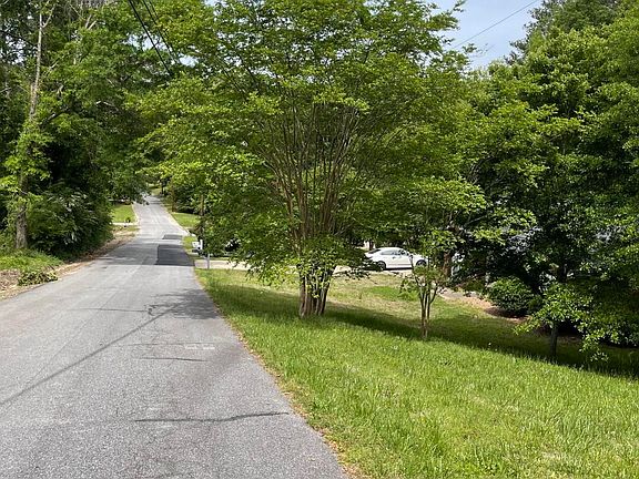 5th image of Glenhaven Dr