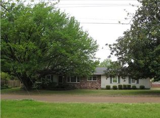 1819 Easy St, Yazoo City, MS 39194