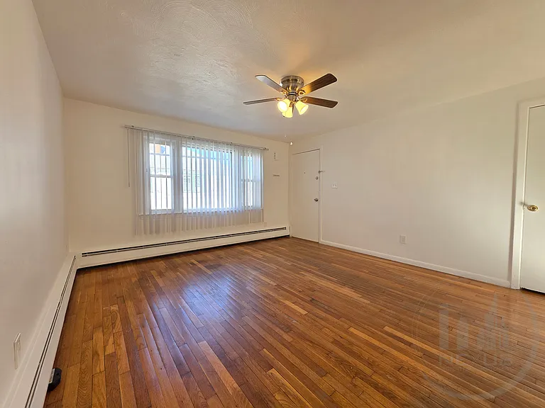  1 Samoset Ave 2b/1b Greatlocale! Garage! Laundry 1petok Spacious! — Photo 5