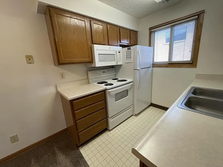 1027 H St #8 — Photo 1