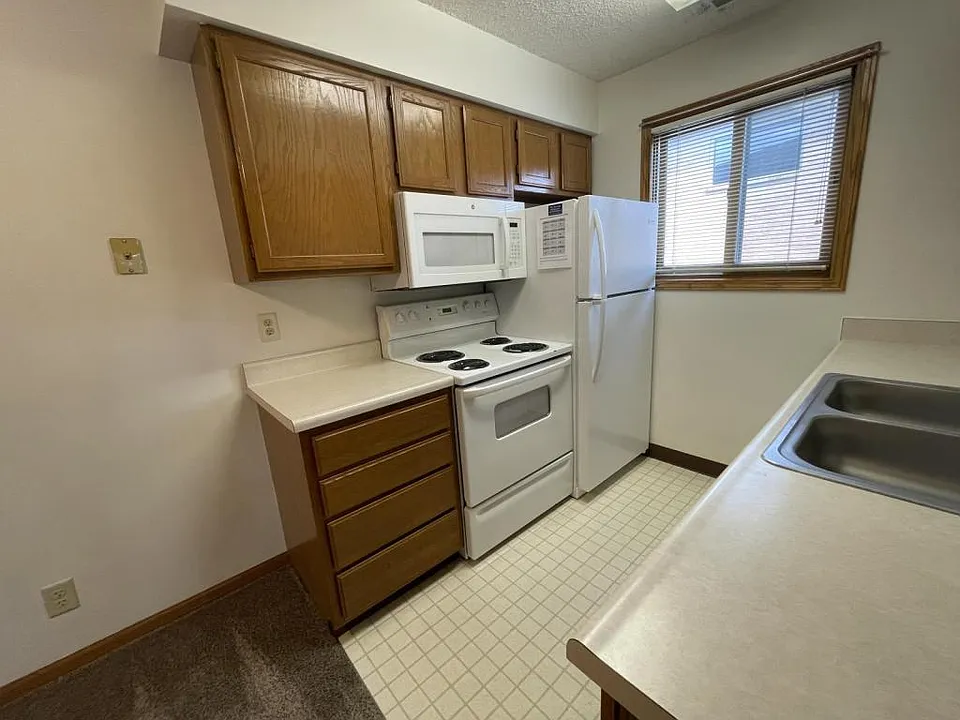 1027 H St #8