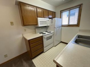 1027 H St APT 8, Lincoln, NE 68508