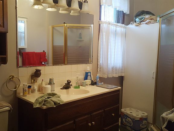 Bathroom (downstairs)