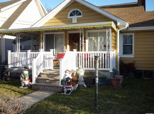 18524 Hilburn Ave, Saint Albans, NY 11412