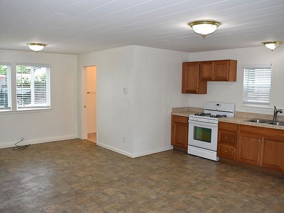 4th image of 114 Park Ave #B
