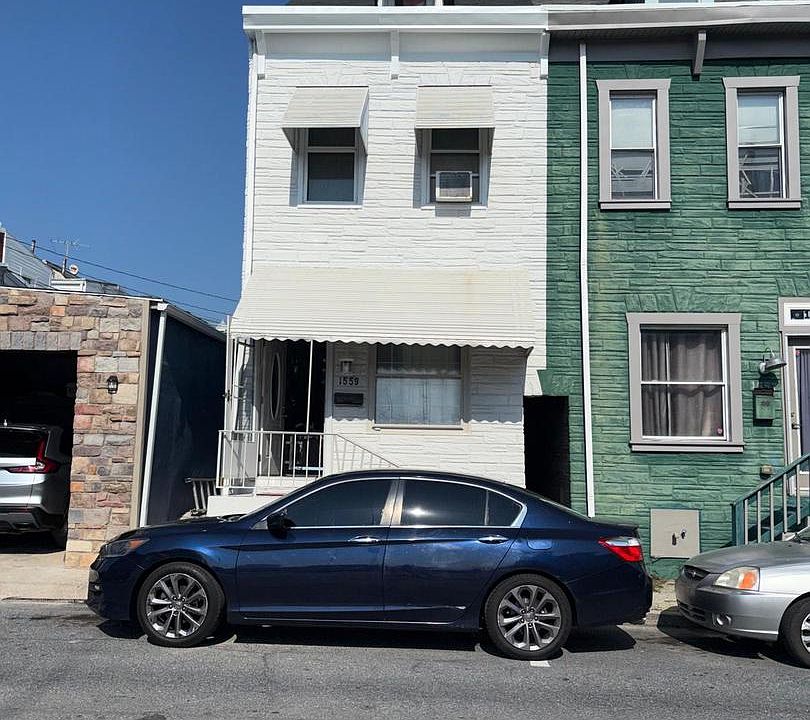 1st image of 1559 Moss St
