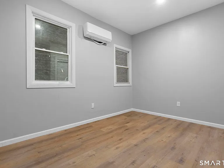140 Grand St #2A — Photo 10