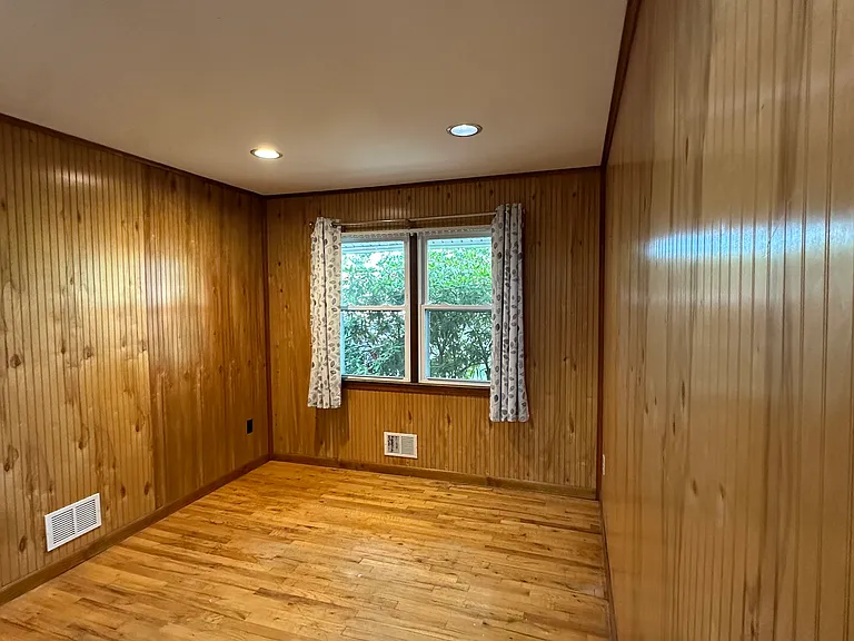 301 Middlesex St — Photo 14