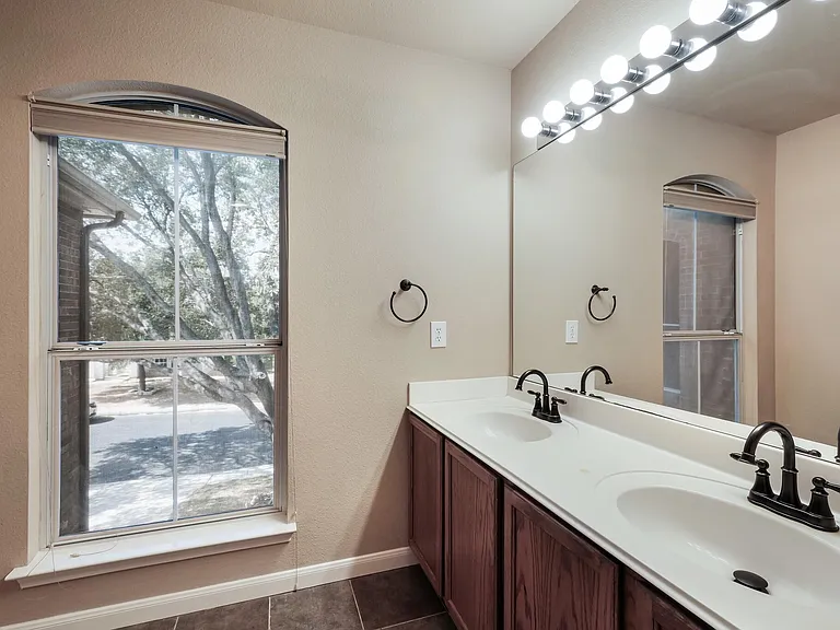 13611 Ashley Oaks — Photo 12