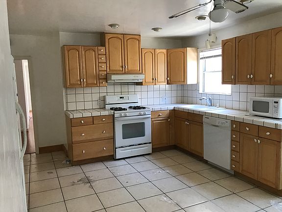 4th image of 352 N 4th St