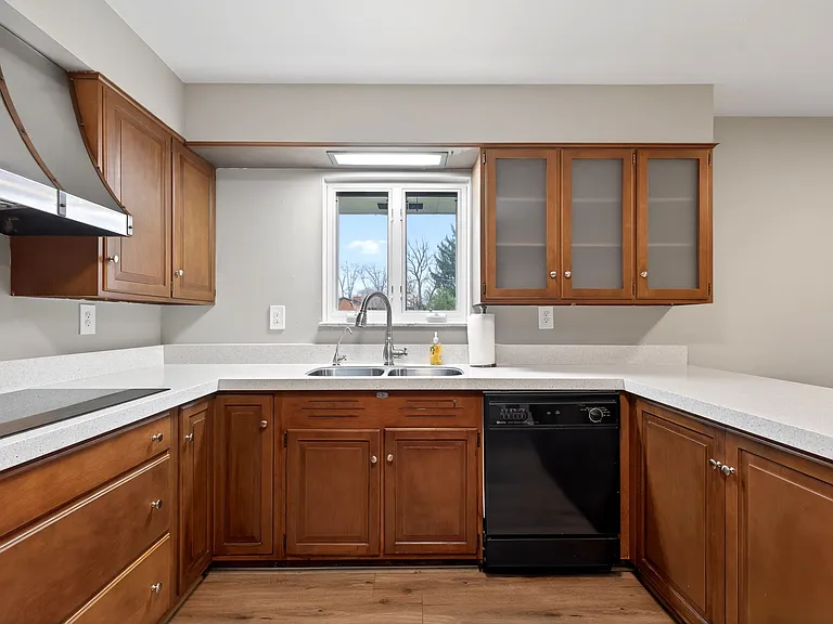 543 W Krepps Rd — Photo 16