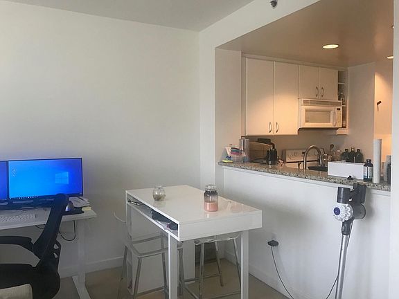2nd image of 260 King St Unit 441