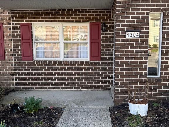 3rd image of 1304 Blue Jay Dr