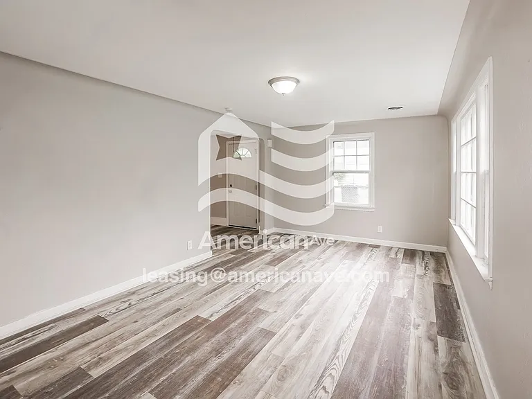 1441834_002_living_room_13861983.jpg