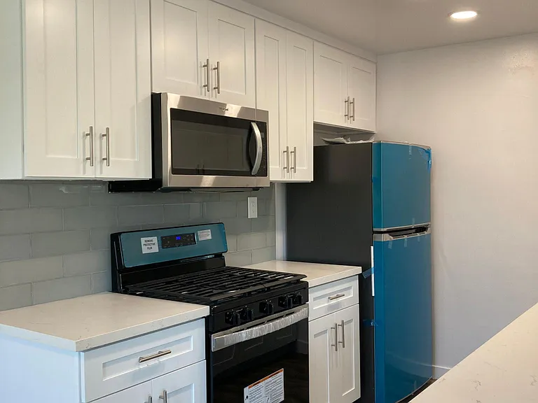 119 N Hayworth Ave #209 — Photo 6