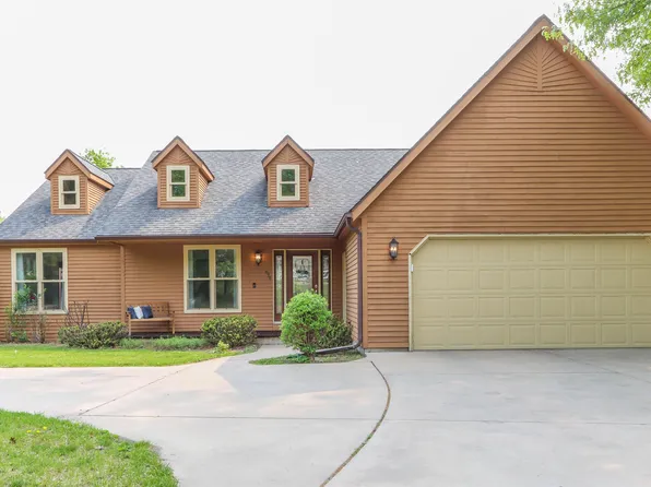699 High St, Waupaca, WI 54981