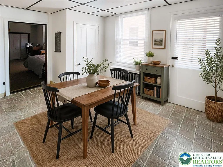 602 Main St #1 — Photo 3