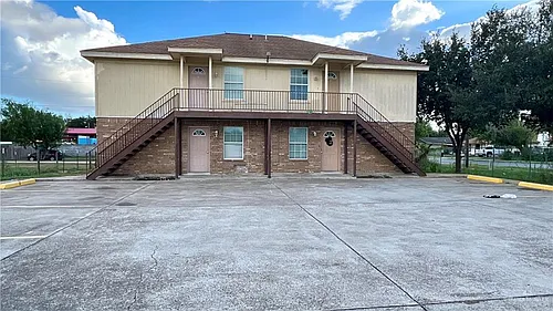 220 N Glasscock Blvd Photo 1
