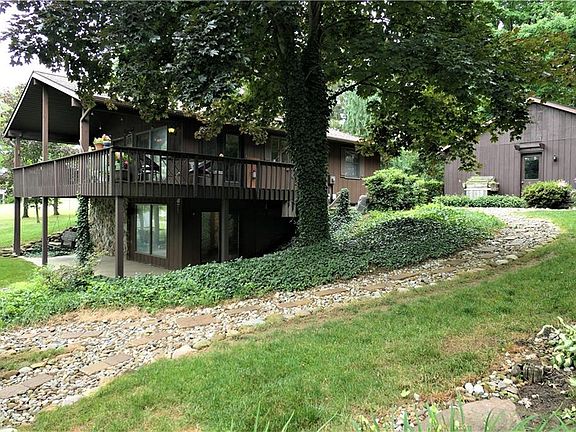 3rd image of 380 Lincoln View Dr