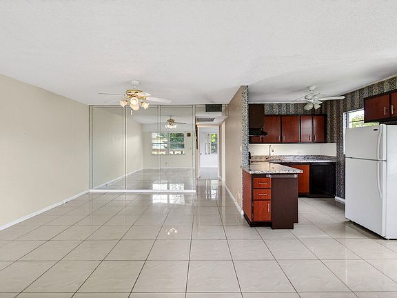 2nd image of 116 Mansfield Dr #C