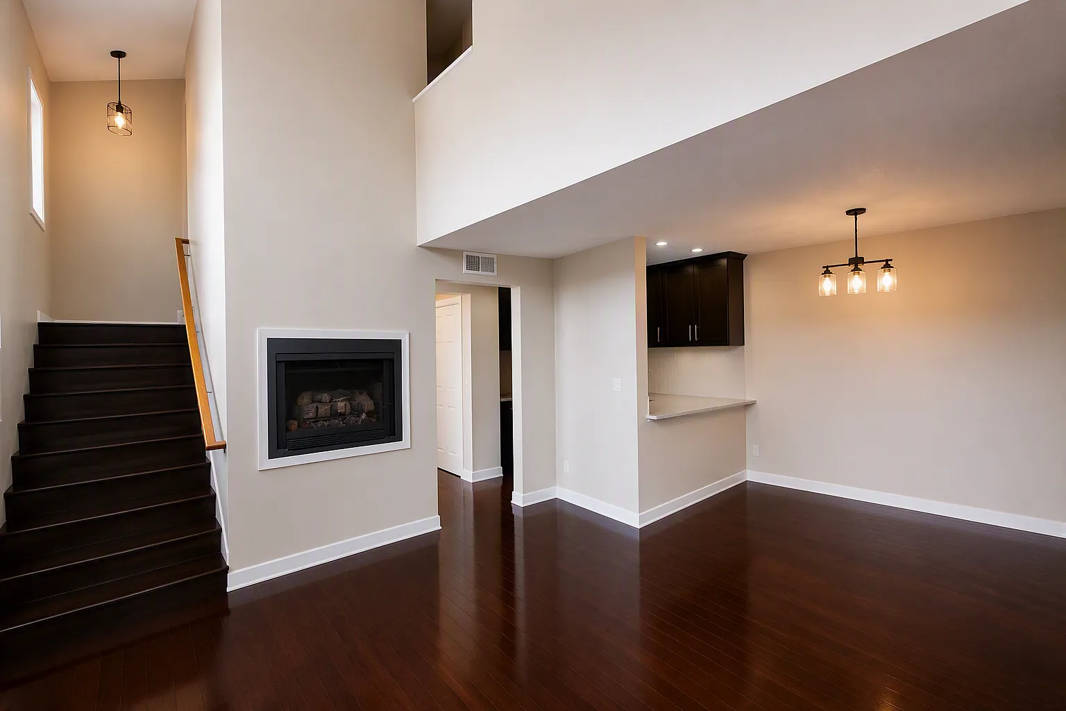 2 bed, 1.5 bath, 1335 sqft, $3,300 — Photo 2