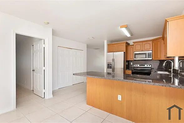 22 SW 6th St #1 — Photo 13