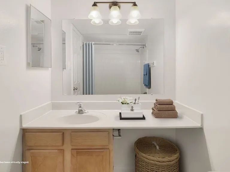 Hampton Manor Apartments & Townhomes — Photo 44