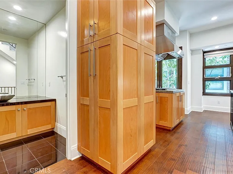 2323 S Beverly Glen Blvd #8 — Photo 5