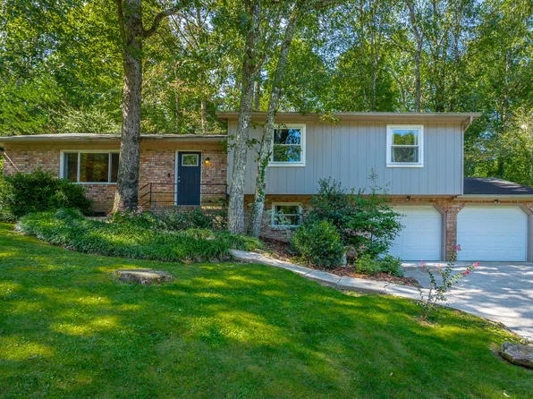 819 Skyline Park Dr, Signal Mountain, TN 37377