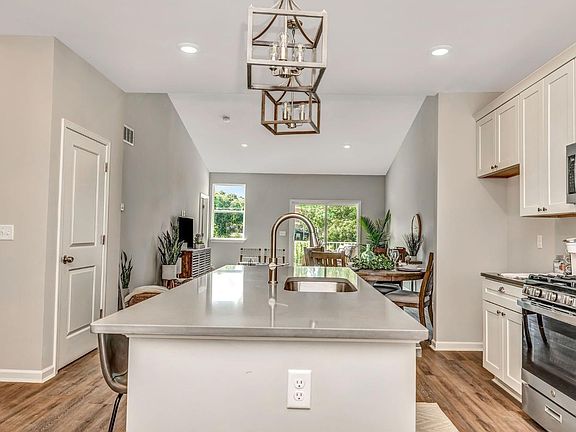 4th image of 5022 Garden Grove Ln