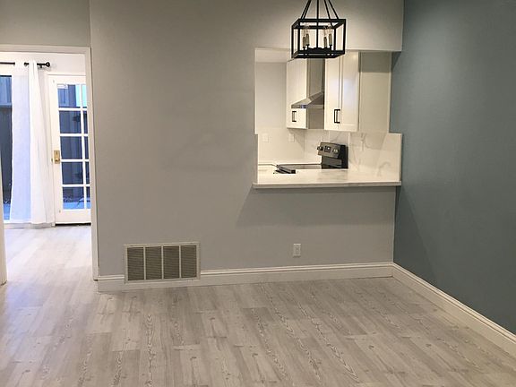 Living room to kitchen ...