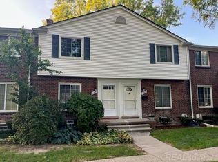 22927 Gary Ln, Saint Clair Shores, MI