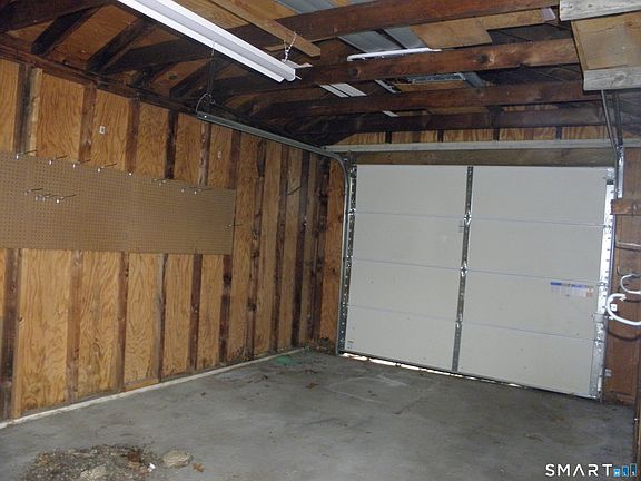 5th image of 32 Walnut Circle