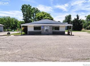 8393 Silver Lake Rd, Linden, MI 48451