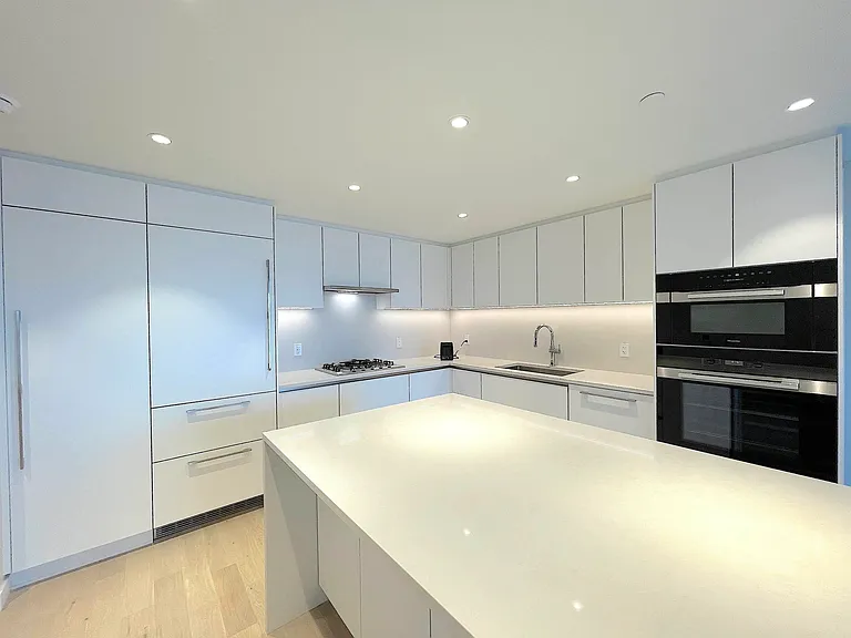 485 W 42nd Ave #14XX — Photo 2