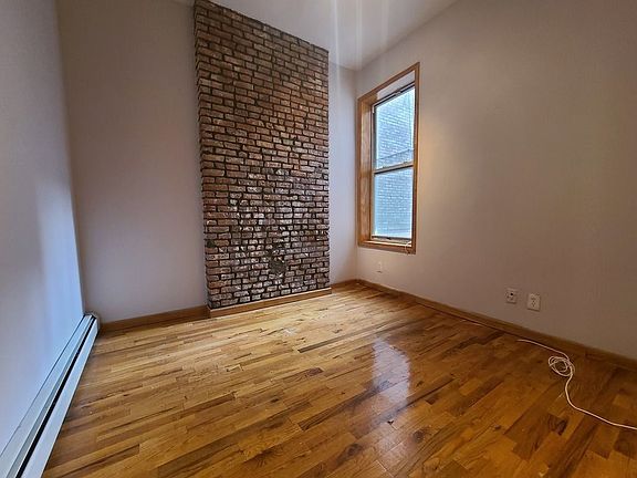 4th image of 516 Bainbridge St APT 2L