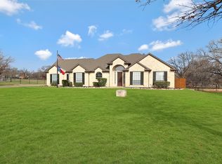 195 Lost Oak Dr, Azle, TX 76020