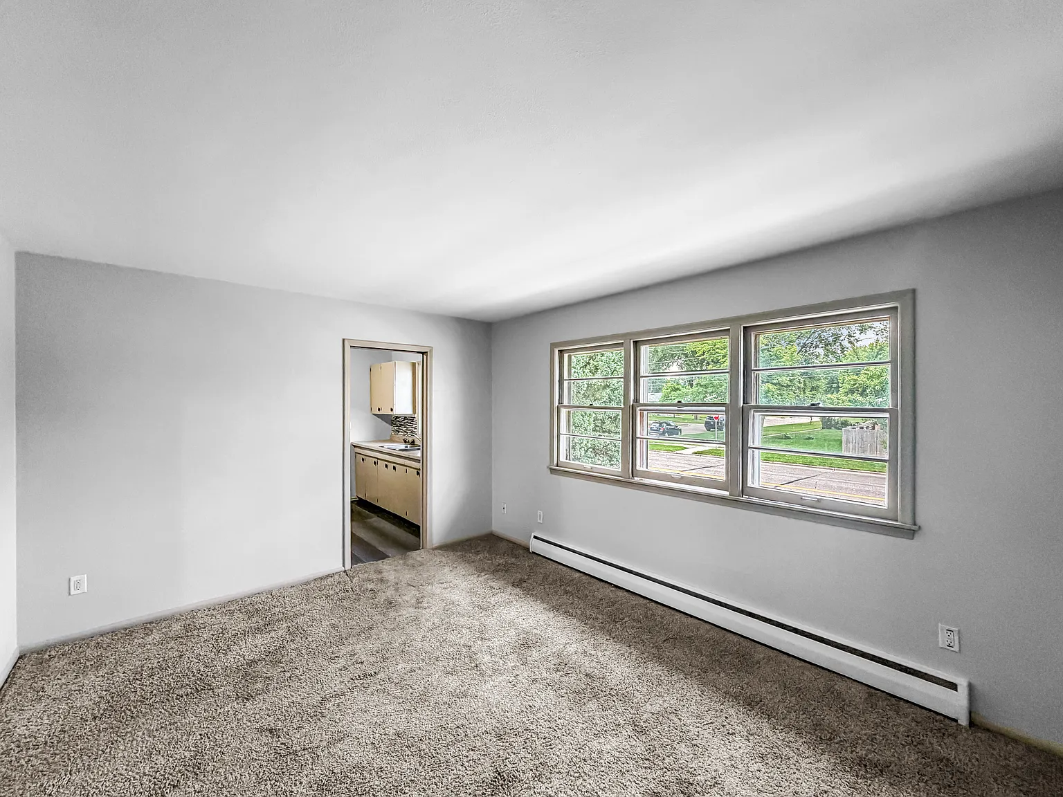 2 bed, 862 sqft, $715 — Photo 2