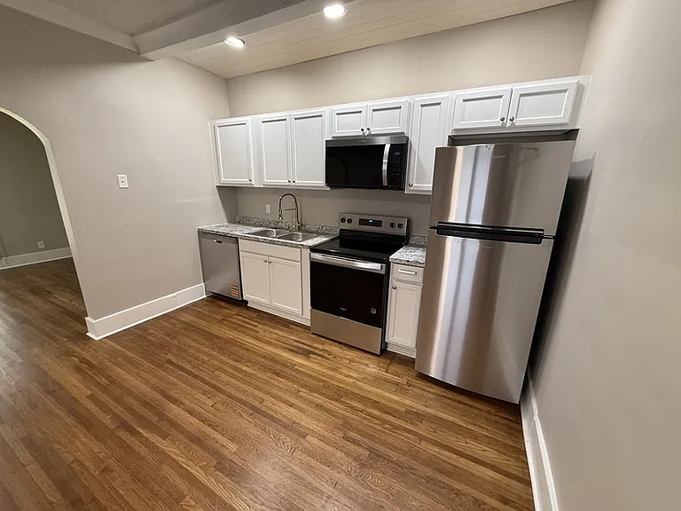 753 N Evergreen St — Photo 10